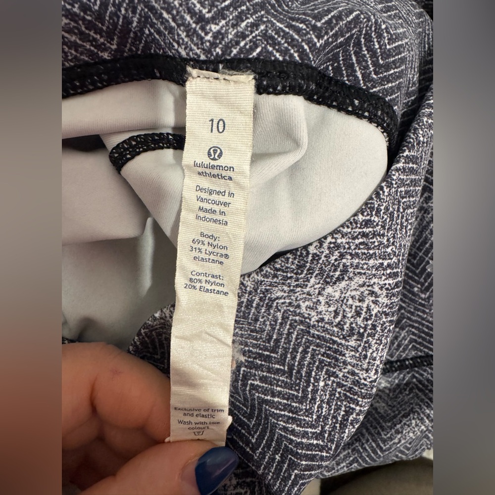 Lululemon Cropped Mesh Legging Size 10 - Picture 6 of 6